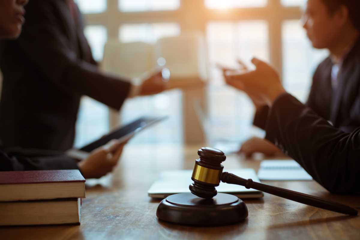 Steps to Transitioning from a Paralegal to a Corporate Lawyer